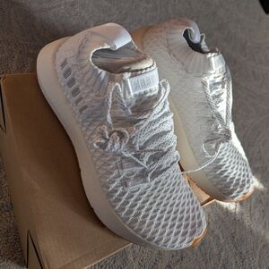 NEW- NOBULL White Drive Knit Sneakers